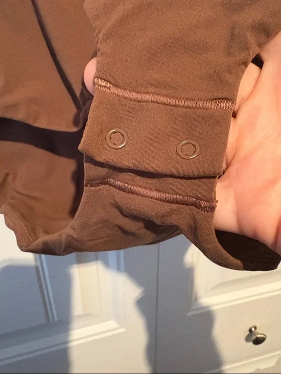 SKIMS Chocolate Brown Short Sleeve Bodysuit - Picture 3 of 5